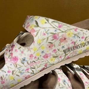 New without tags, Birkenstock size 32. Vegan! So darling!